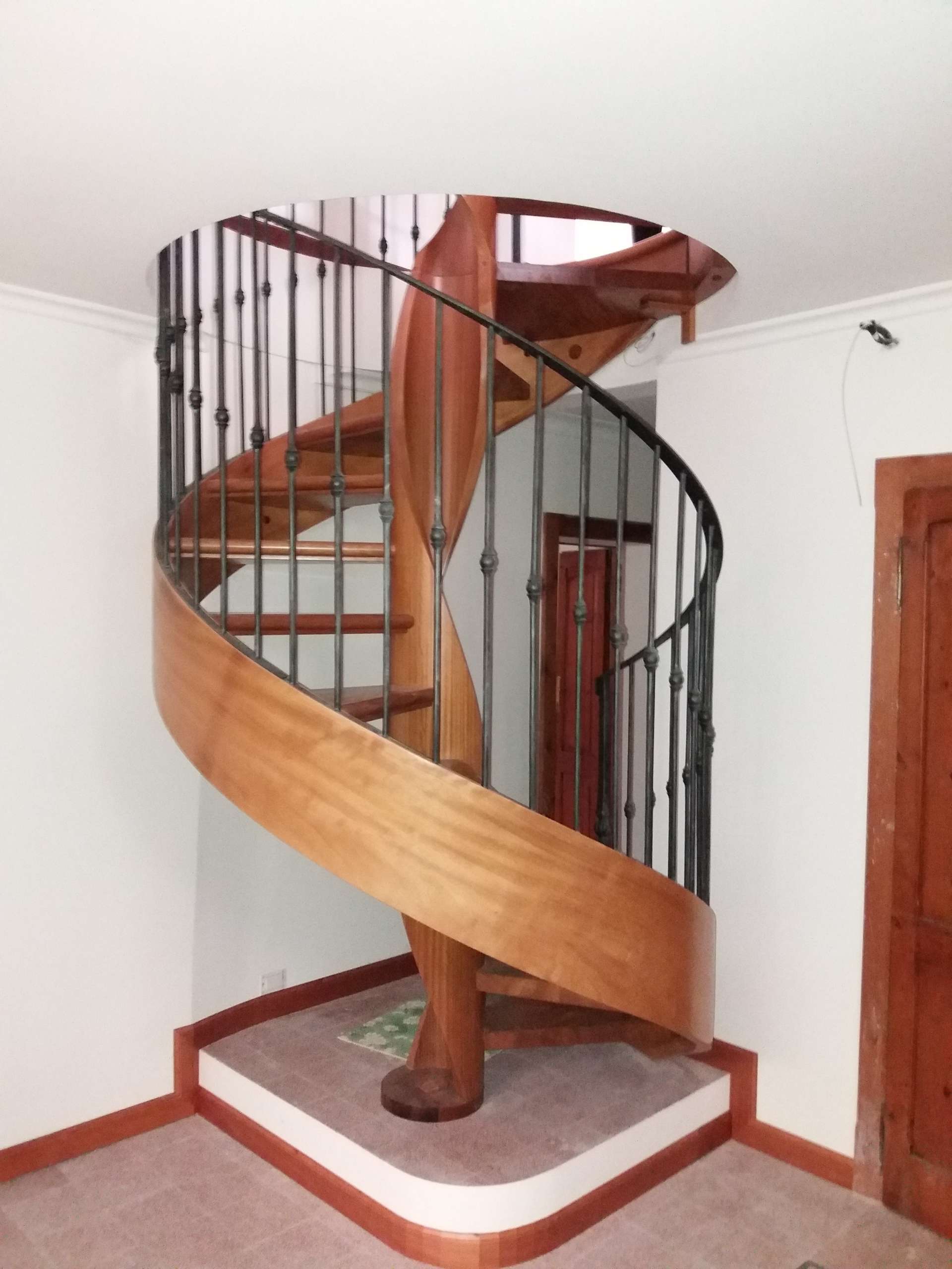 Scala a pianta circolare modello Elica LG - immagine 8