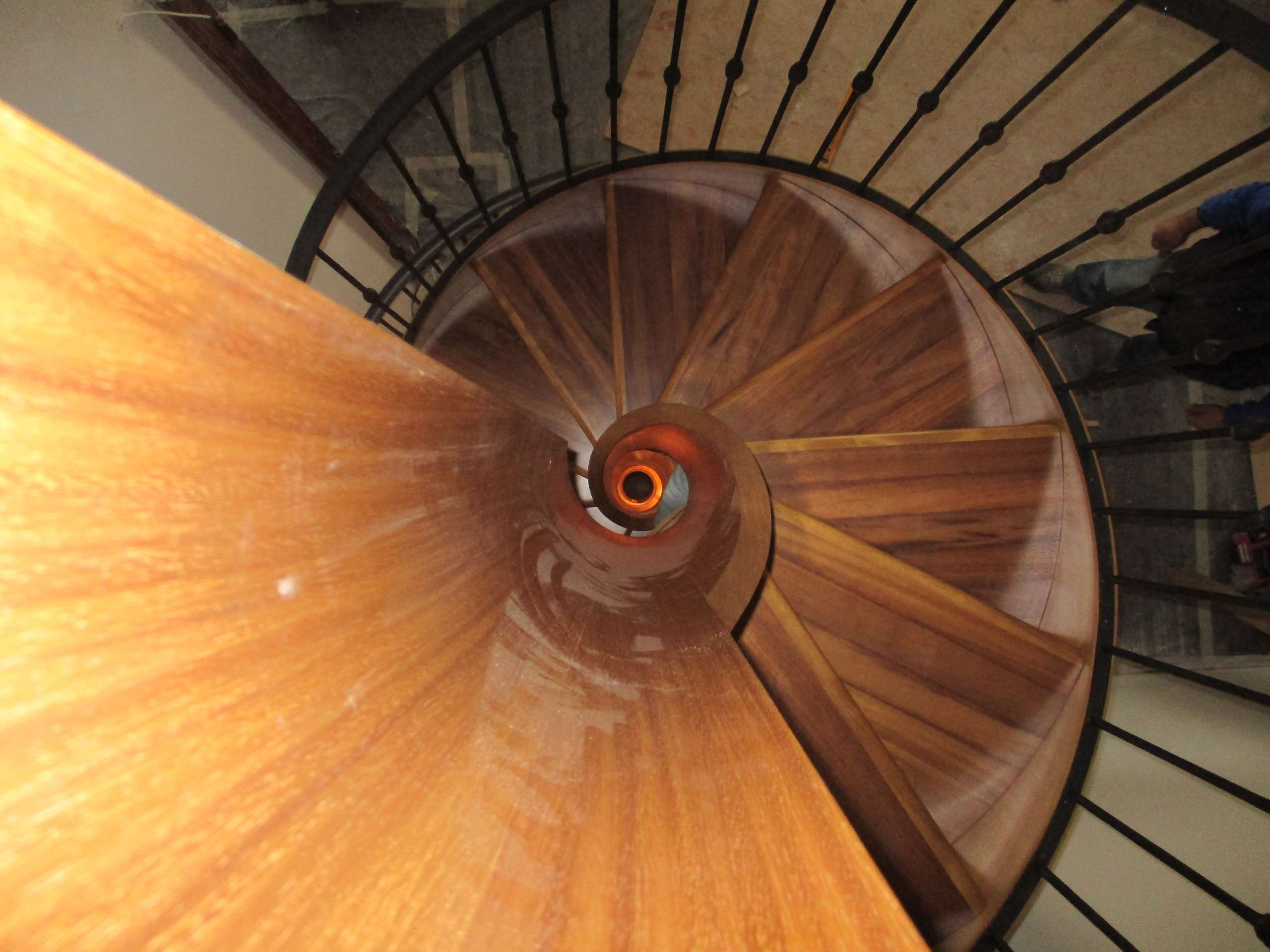 Scala a pianta circolare modello Elica LG - immagine 10